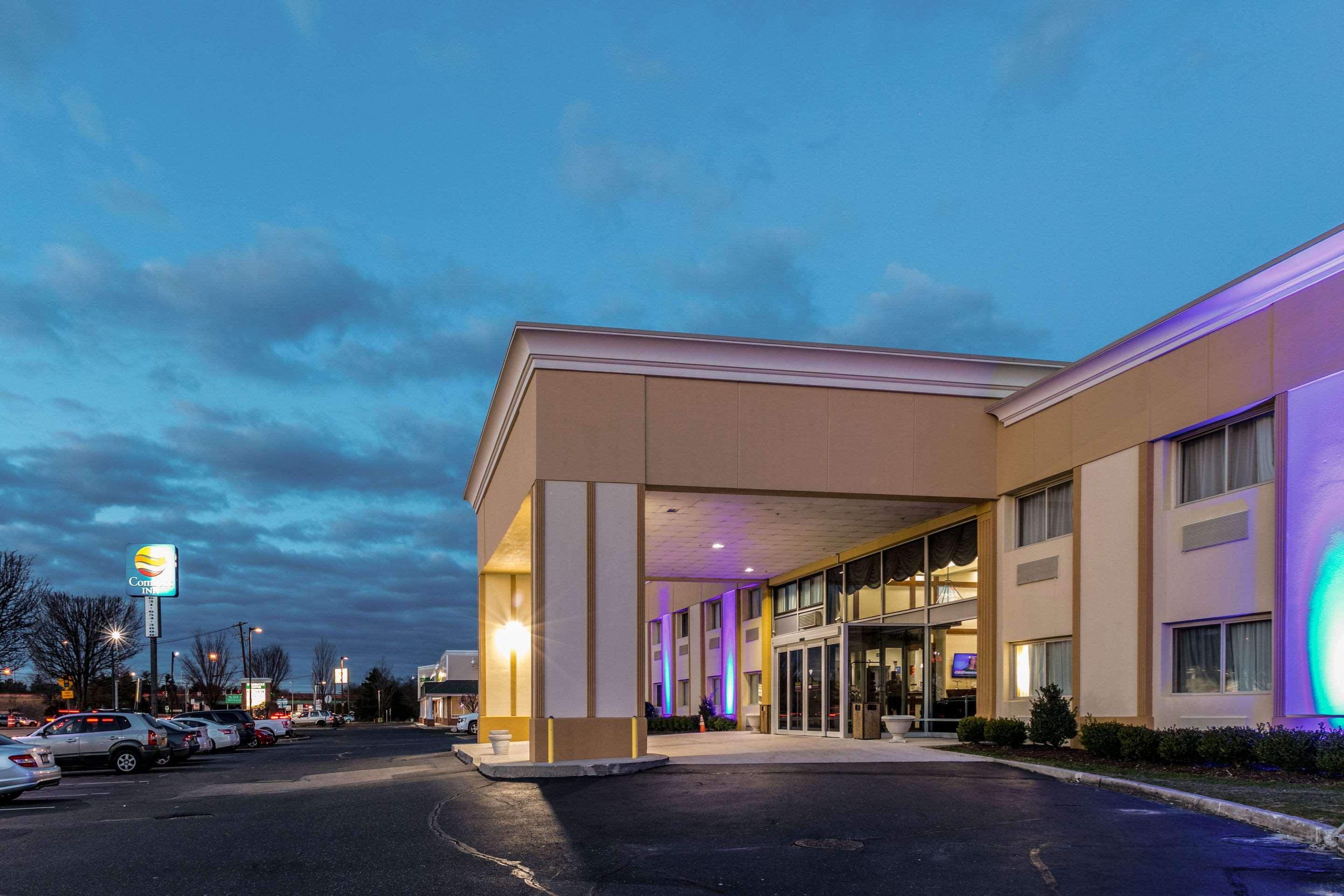 Comfort Inn Medford-Long Island Экстерьер фото