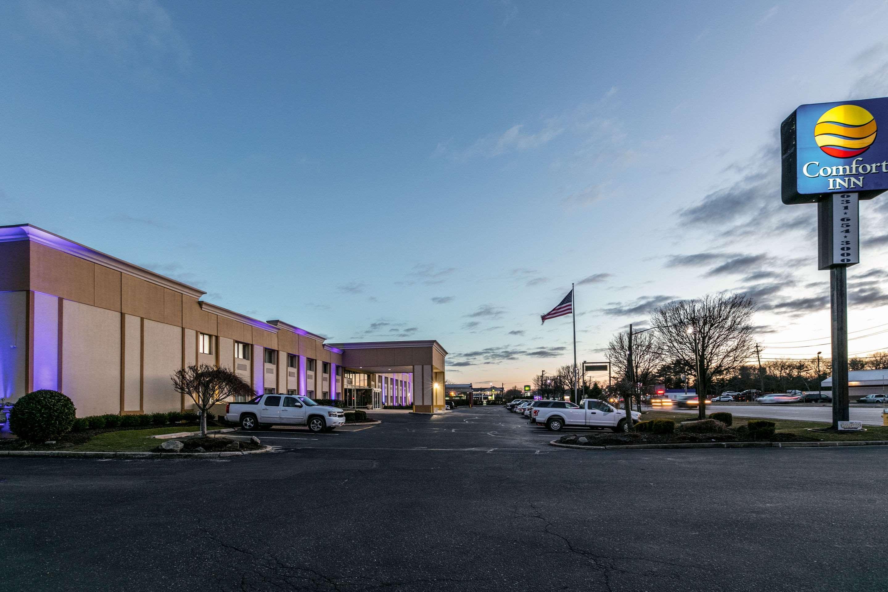 Comfort Inn Medford-Long Island Экстерьер фото